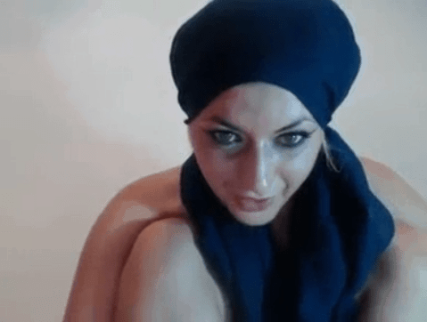 égyptienne voilée en webcam se doigte