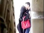 [Camera caché] Il baise sa copine contre un mur