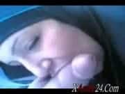 arabe hijab me suce la bite dans la voiture