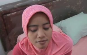 arab hijab amateur qui suce et baise en pov