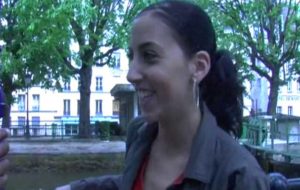 Sofiah, beurette rigolote, nous emmène dans son studio dans le 10ème
