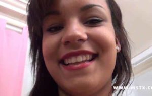 étudiante métisse black beurette tourne son 1er casting XXX