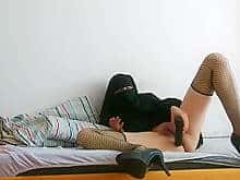 Just an arab beurette milf voilée nue sur sa webcam