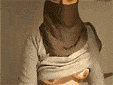 maghrébine inconnu voilée exhibe coquine sur sa webcam