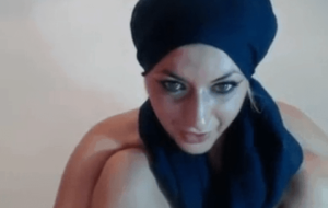 égyptienne voilée en webcam se doigte