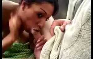 L’actrice porno Emma sodomisée en voiture pour un bangtour