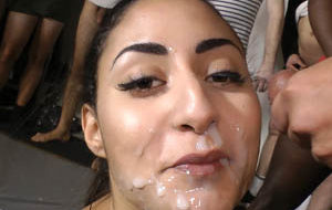 Keh Beurette ASMINA partouze et Bukkake