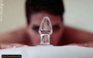Plug anal dans l’anus d’une beurette marocaine – Jasmine Arabia –