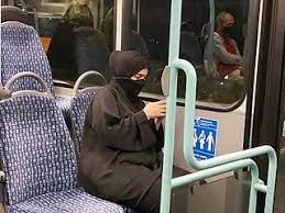 London Bus Arab Beurette Abaya hijab milf fétichisme de femme voilée