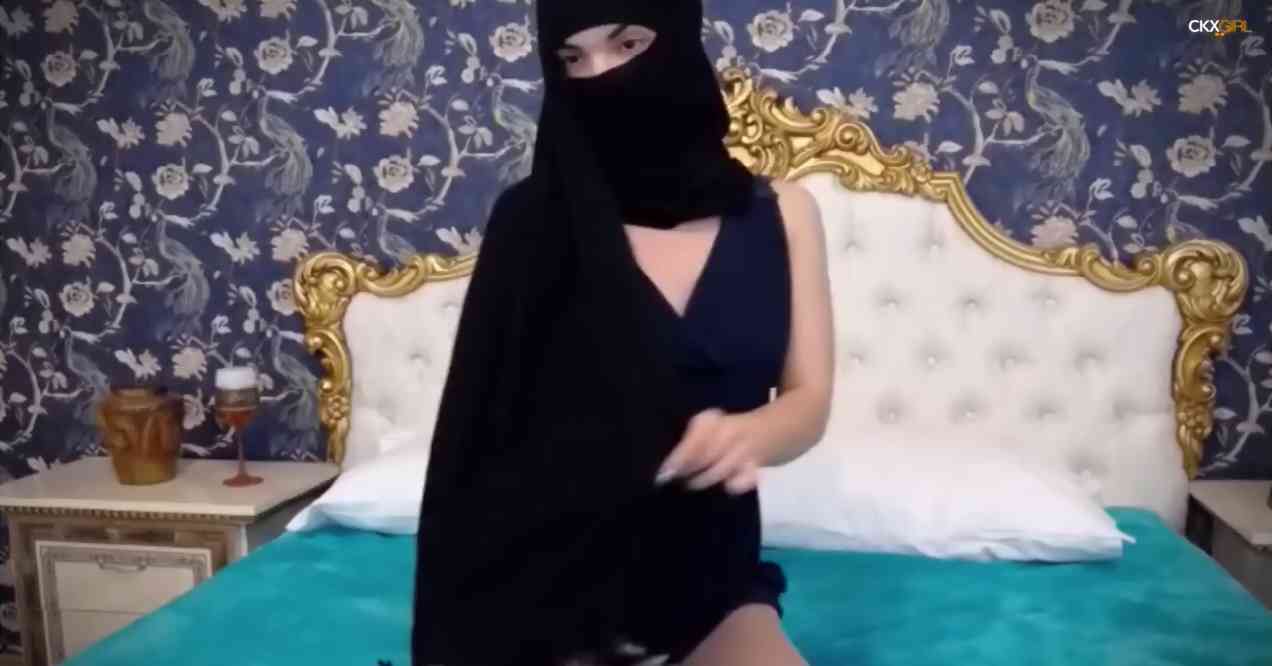 Khaya, Voile integral robe arabe musulmane, twerke, webcam sur CAM2BEURETTE.com