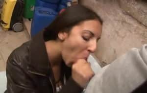 La salope arabe se fait bien baiser dans une cave
