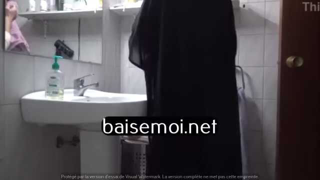 Femme musulmane soumise laisse son mari jouir dans son trou du cul